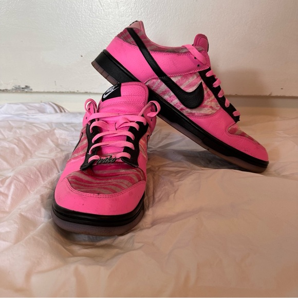 Nike Men’s Pink & Black Zebra Print Sneakers - Picture 2 of 10